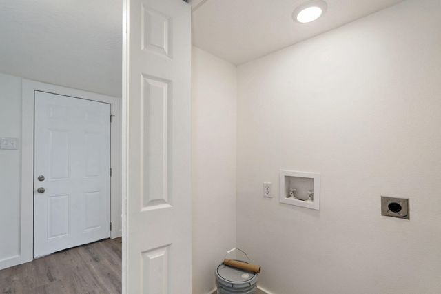 2353 E Locust Street, Springfield, MO 65803