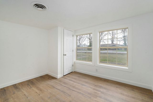 2353 E Locust Street, Springfield, MO 65803