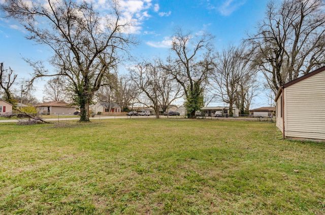 2353 E Locust Street, Springfield, MO 65803