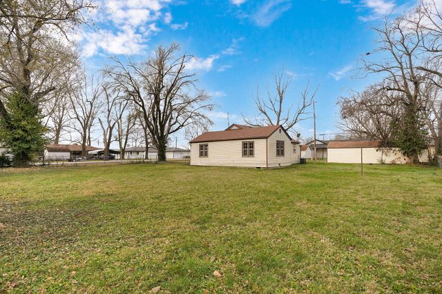 2353 E Locust Street, Springfield, MO 65803