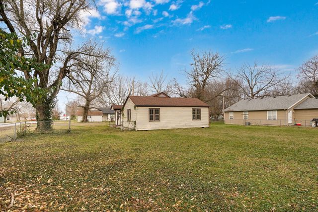2353 E Locust Street, Springfield, MO 65803