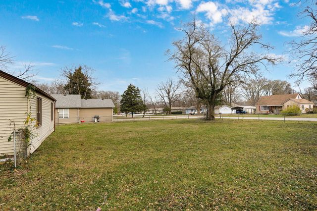 2353 E Locust Street, Springfield, MO 65803