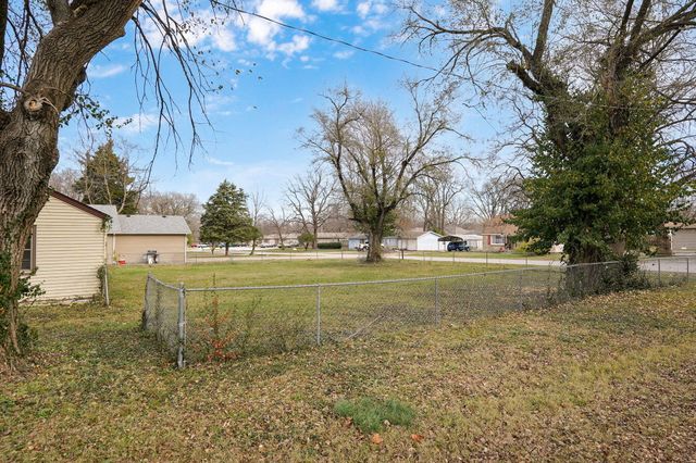 2353 E Locust Street, Springfield, MO 65803