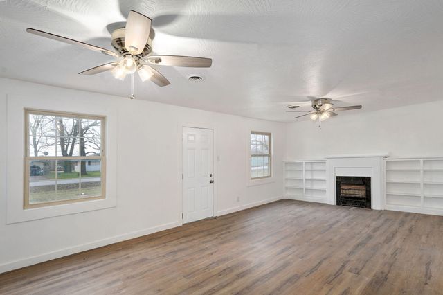 2353 E Locust Street, Springfield, MO 65803