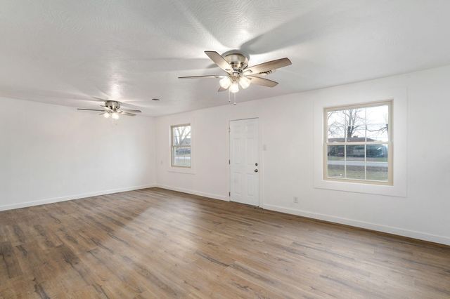 2353 E Locust Street, Springfield, MO 65803