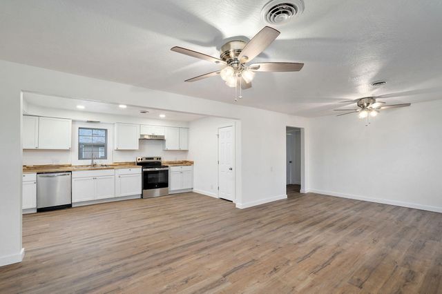 2353 E Locust Street, Springfield, MO 65803