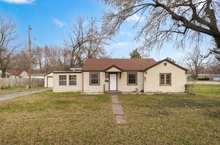 2353 E Locust Street, Springfield, MO 65803