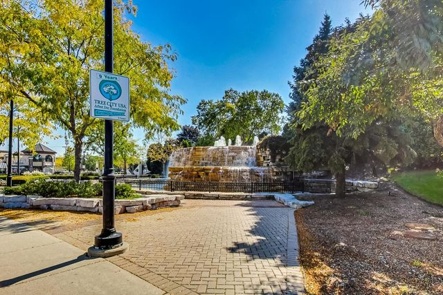 7021 W Touhy Avenue 509, Niles, IL 60714