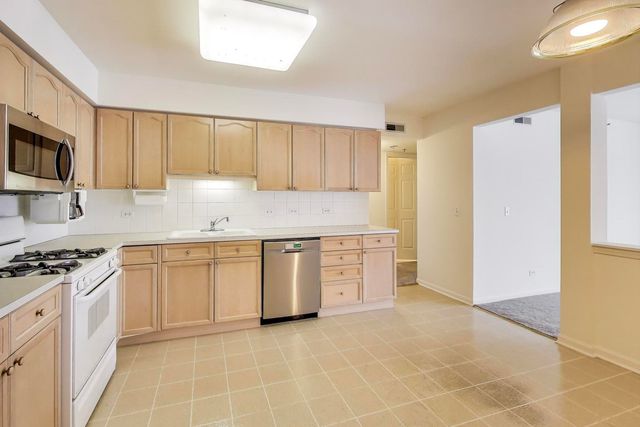 7021 W Touhy Avenue 509, Niles, IL 60714