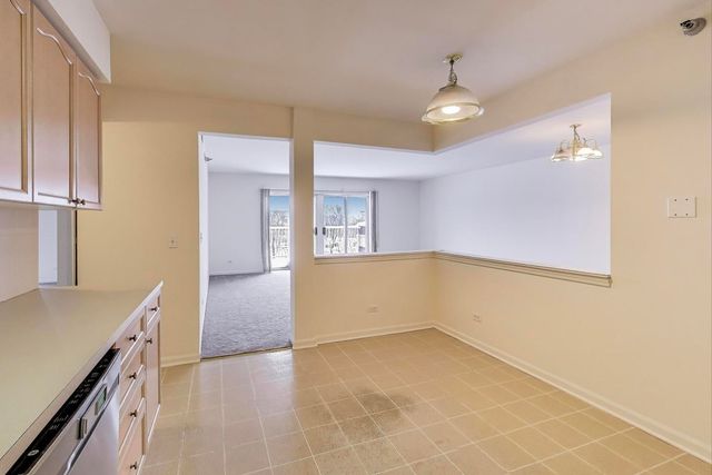 7021 W Touhy Avenue 509, Niles, IL 60714