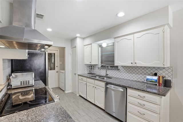 1701 Tobie Layne Street, Benbrook, TX 76126