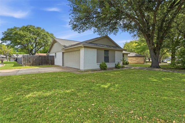 1701 Tobie Layne Street, Benbrook, TX 76126