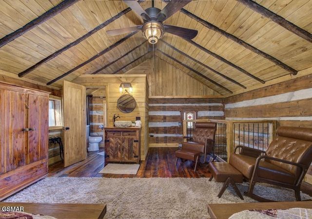 125 Cricket Hollow Way, Cosby, TN 37722
