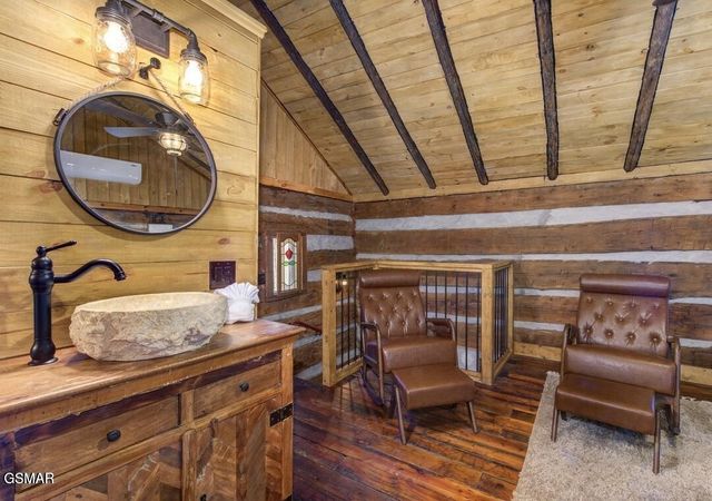 125 Cricket Hollow Way, Cosby, TN 37722