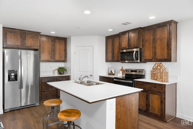 7305 Erskineville Drive, Bakersfield, CA 93307