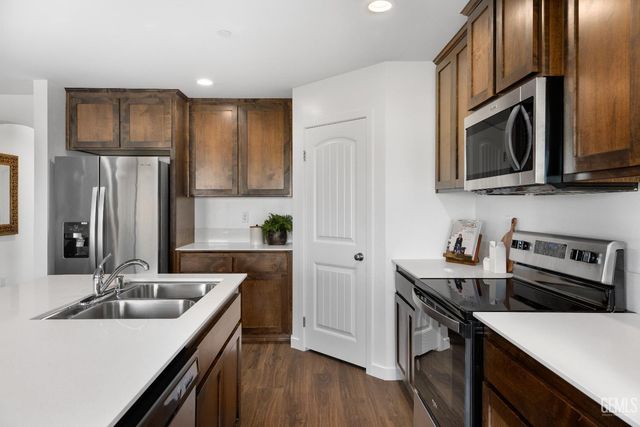 7305 Erskineville Drive, Bakersfield, CA 93307