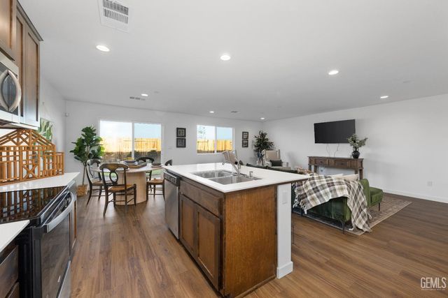 7305 Erskineville Drive, Bakersfield, CA 93307