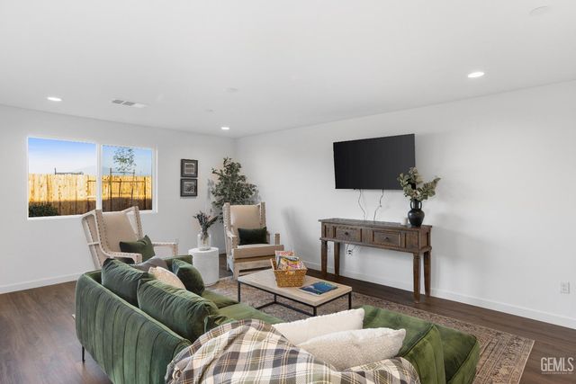 7305 Erskineville Drive, Bakersfield, CA 93307