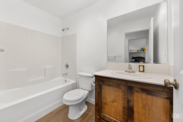 7305 Erskineville Drive, Bakersfield, CA 93307