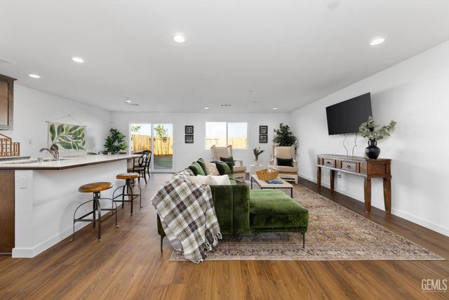 7305 Erskineville Drive, Bakersfield, CA 93307