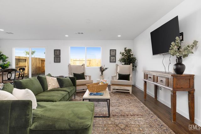 7305 Erskineville Drive, Bakersfield, CA 93307