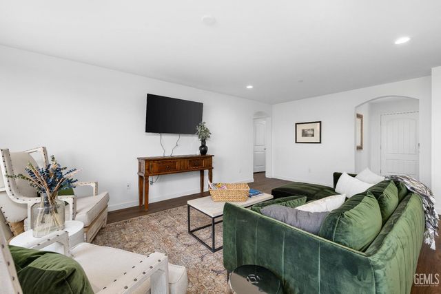 7305 Erskineville Drive, Bakersfield, CA 93307