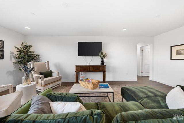 7305 Erskineville Drive, Bakersfield, CA 93307