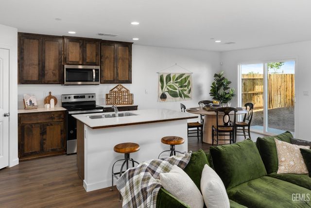 7305 Erskineville Drive, Bakersfield, CA 93307