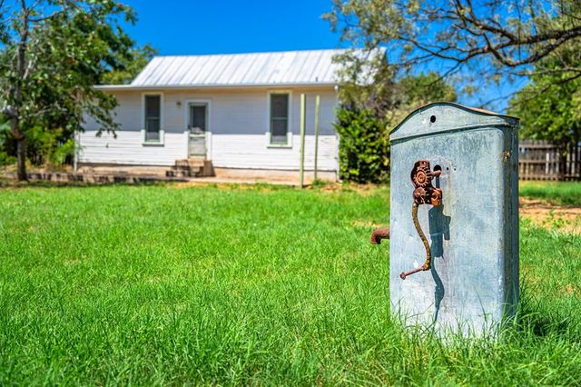 807 S Eagle St, Fredericksburg, TX 78624