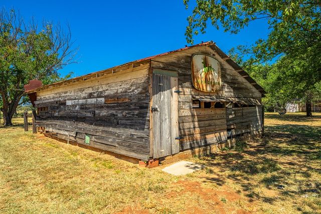 807 S Eagle St, Fredericksburg, TX 78624