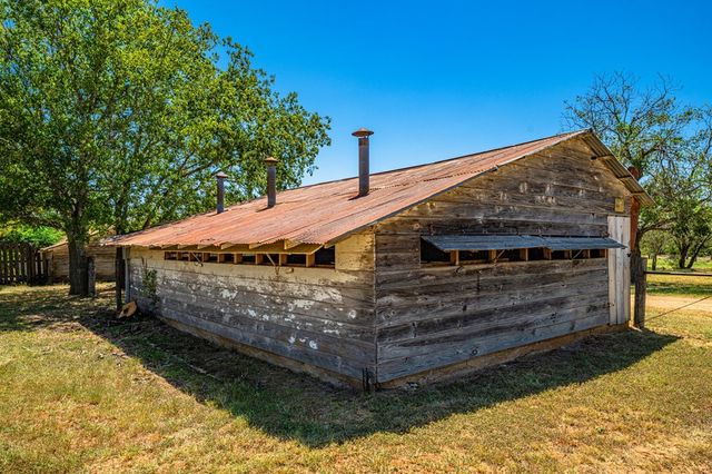 807 S Eagle St, Fredericksburg, TX 78624