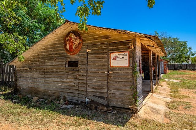 807 S Eagle St, Fredericksburg, TX 78624