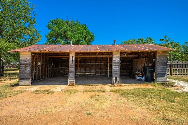 807 S Eagle St, Fredericksburg, TX 78624