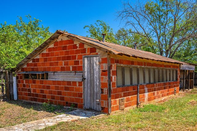 807 S Eagle St, Fredericksburg, TX 78624