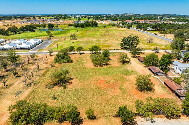 807 S Eagle St, Fredericksburg, TX 78624