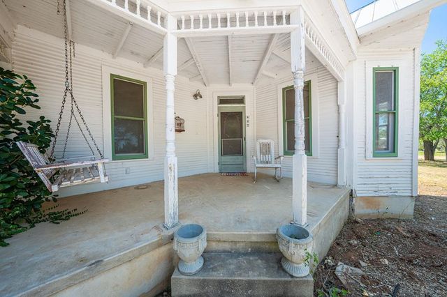807 S Eagle St, Fredericksburg, TX 78624