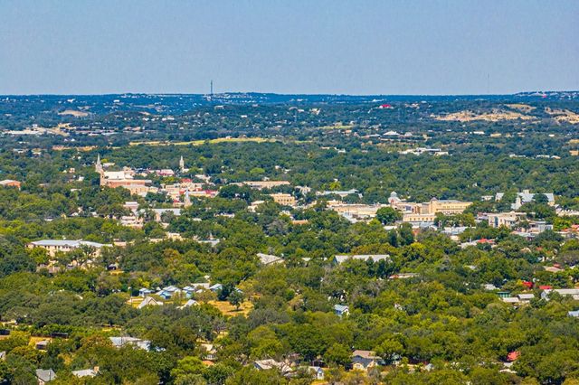 807 S Eagle St, Fredericksburg, TX 78624