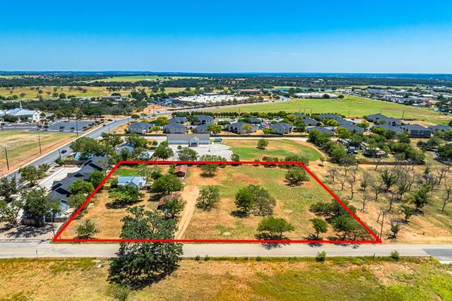807 S Eagle St, Fredericksburg, TX 78624