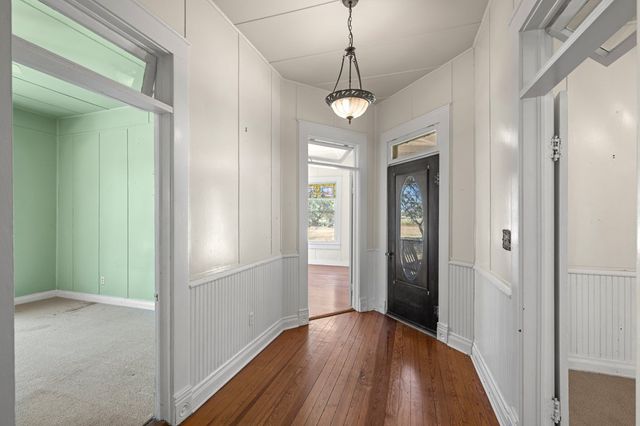 807 S Eagle St, Fredericksburg, TX 78624