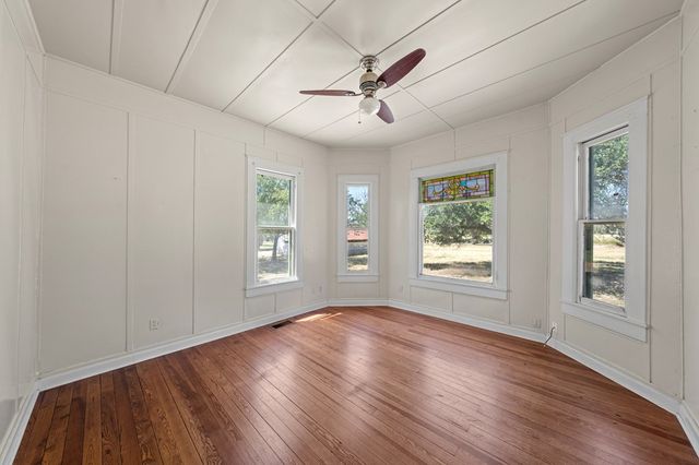 807 S Eagle St, Fredericksburg, TX 78624