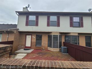 38872 Country Circle 90, Farmington Hills, MI 48331