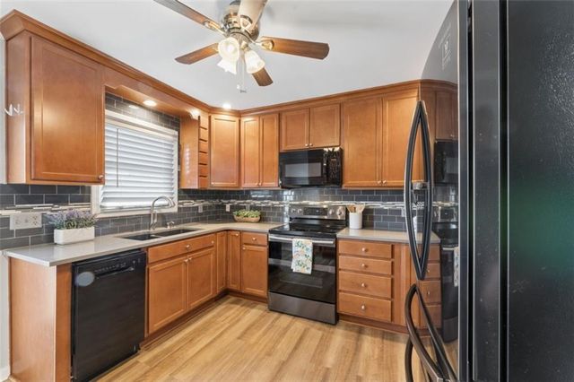 5515 Granada Street, Roeland Park, KS 66205