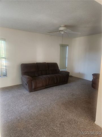 200 N Entry Oaks Point, Lecanto, FL 34461