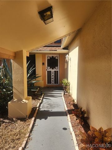 200 N Entry Oaks Point, Lecanto, FL 34461