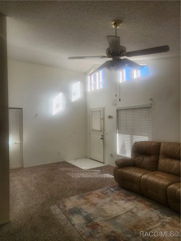 200 N Entry Oaks Point, Lecanto, FL 34461