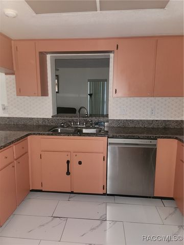 200 N Entry Oaks Point, Lecanto, FL 34461