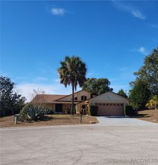 200 N Entry Oaks Point, Lecanto, FL 34461