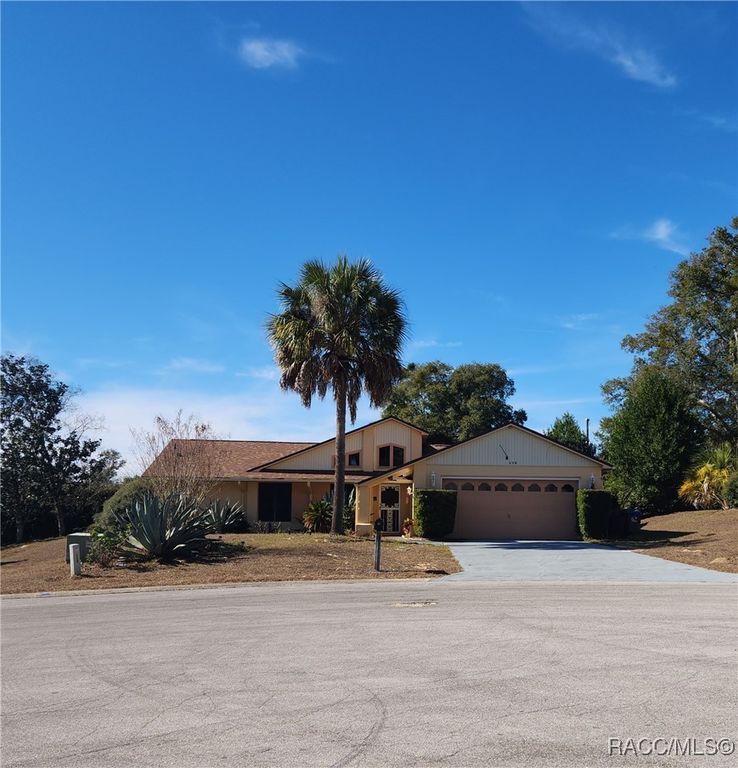 200 N Entry Oaks Point, Lecanto, FL 34461