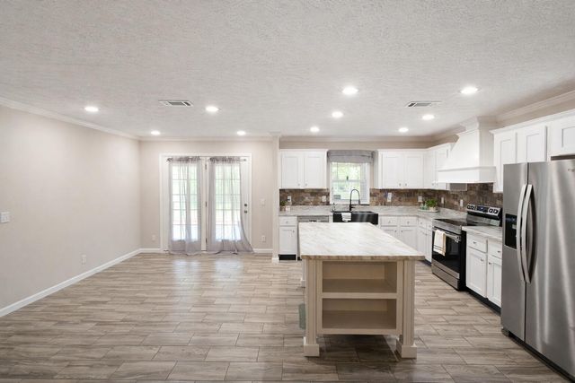 1894 Lake Vernon, Leesville, LA 71446