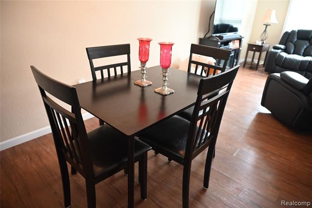 810 Catalina Cove, Luna Pier, MI 48157